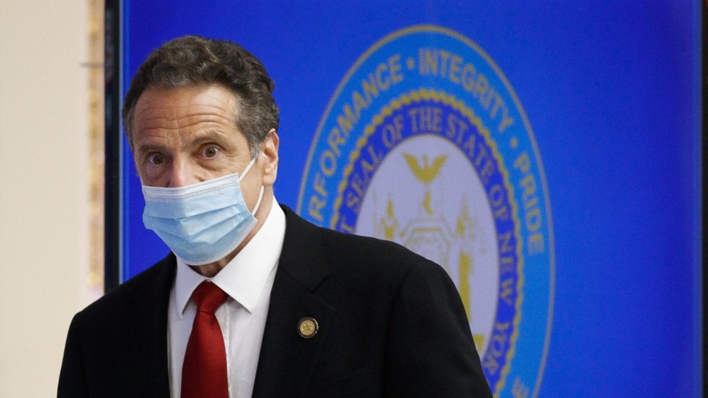  Nueva York se plantea retrasar la reapertura del interior de los restaurantes 