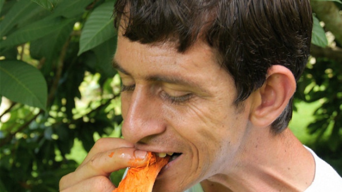 El jardÃ­n extraordinario del hombre que cultiva frutas raras