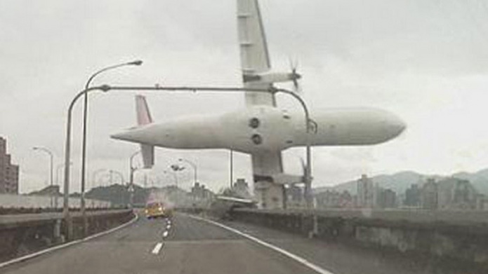 Video impactante: Momento dramÃ¡tico del siniestro del aviÃ³n en TaiwÃ¡n