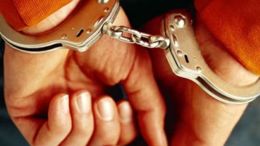  Mujer en Isabela encuentra a su hijo con drogas y le llama la polic&iacute;a 
