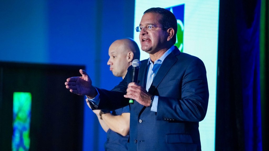  Gobernador dice ante congreso de Asociación de Constructores que Puerto Rico es buen lugar para “vivir, invertir, hacer negocios y retirarse” 