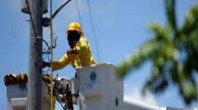 Celador de lÃ­nea en la AEE recibiÃ³ mÃ¡s de $69,800 en horas extras en 2013