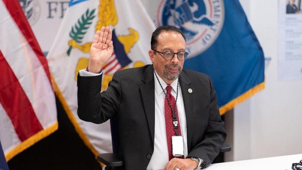  FEMA aprueba fondos para construir cuartos seguros contra huracanes 