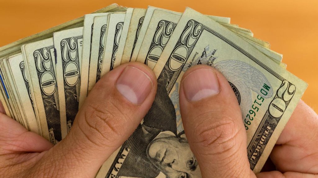  Barranquitas paga bono de verano de 500 d&oacute;lares a empleados municipales 