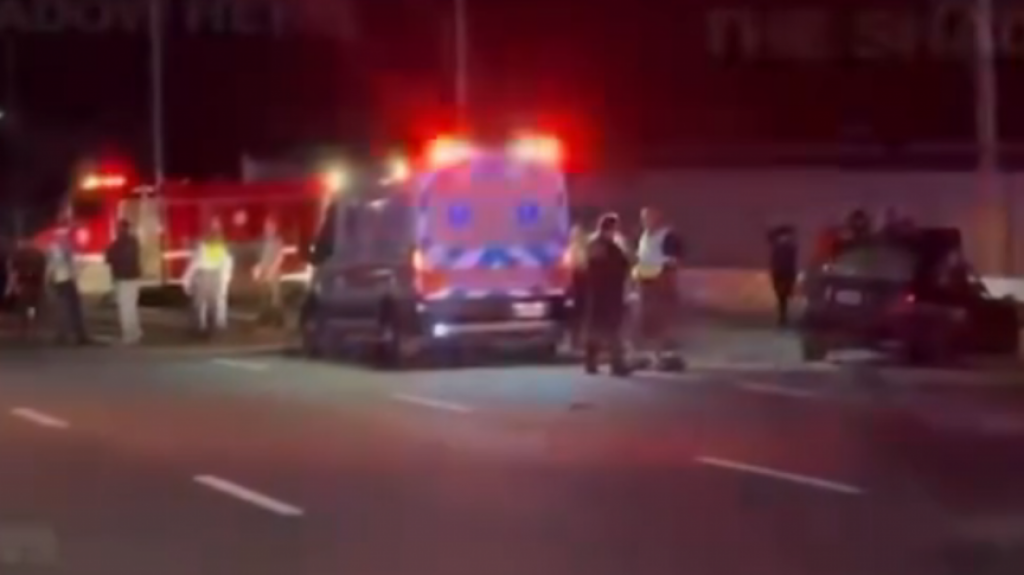  Video: Conductor de un Toyota muere al impactar un cami&oacute;n en Ponce 