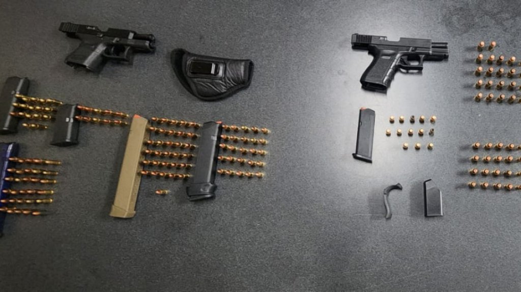  Ocupan armas, municiones y drogas en registro vehicular en Juana D&iacute;az 