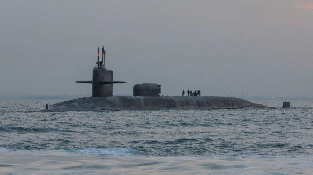  EE.UU. envía submarino y grupo de ataque a medio oriente ante posible amenaza Iraní 