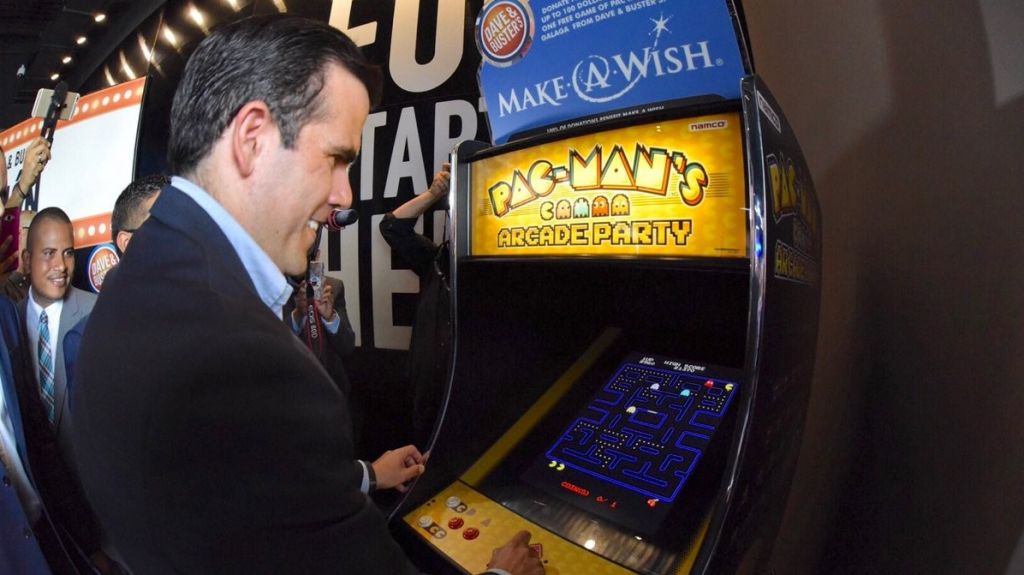  Gobernador encabeza inauguraci&oacute;n de primer local de Dave & Buster&rsquo;s en la Isla 