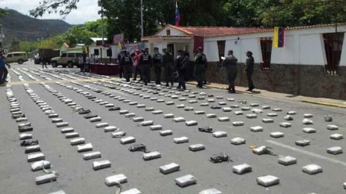 Una avioneta con casi una tonelada de droga se estrella en Venezuela 