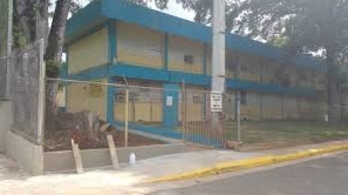 Desalojan escuela de Vega Alta por emanaciones de gases