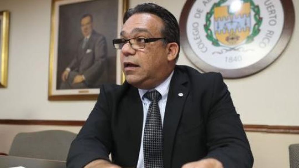  Colegio de Abogados eval&uacute;a bases jur&iacute;dicas para residenciar al gobernador 