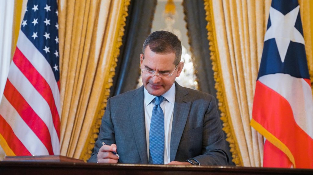  Gobernador veta la Reforma Laboral 