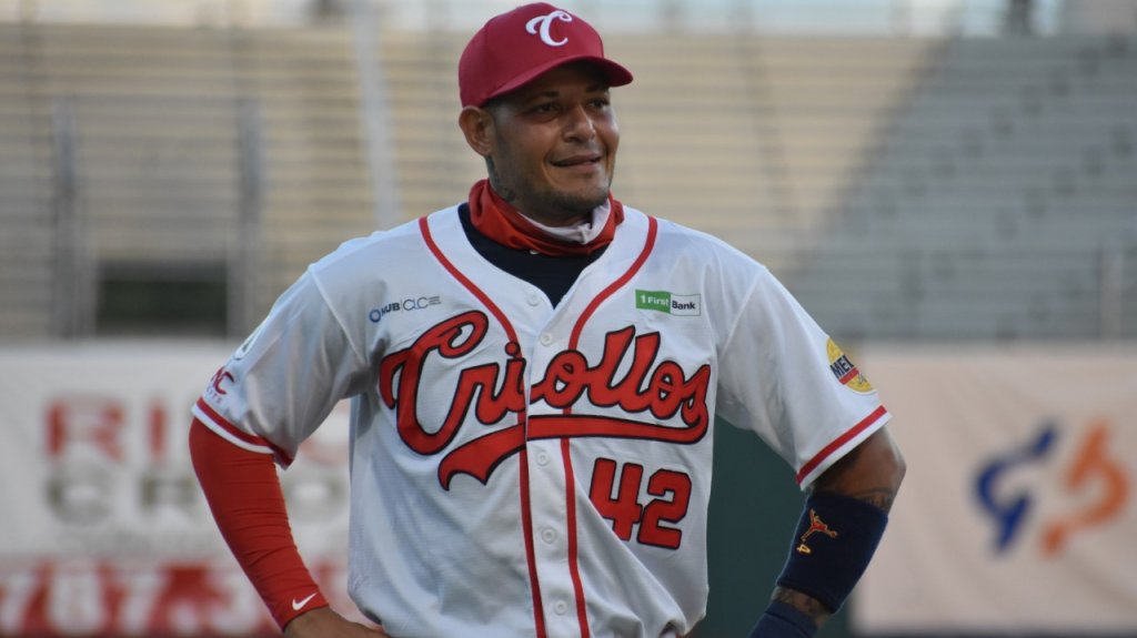  Criollos con Yadier Molina detienen el empuje de los Indios 