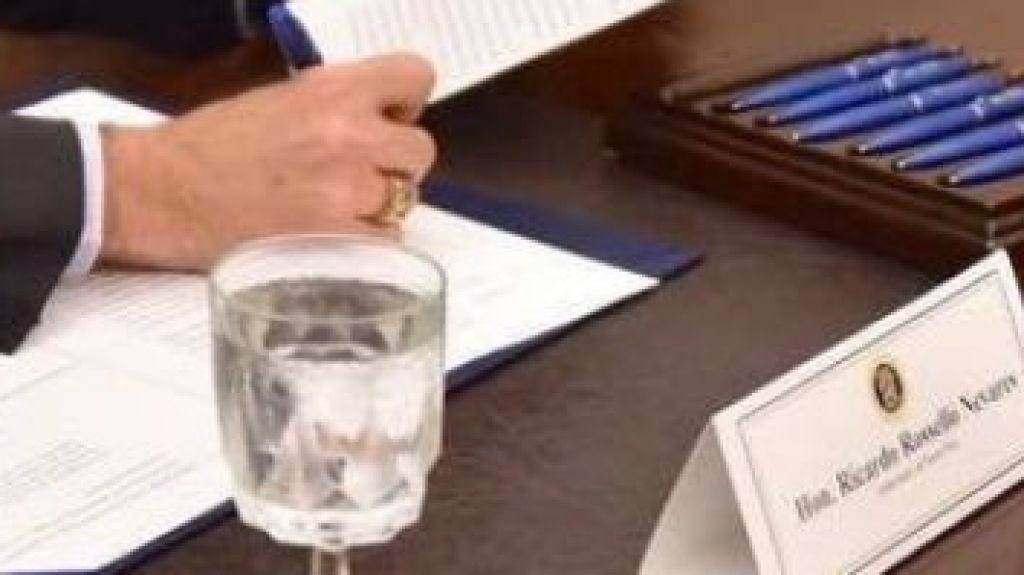  Gobernador firma ley para mejorar calidad de vida de personas con discapacidades 