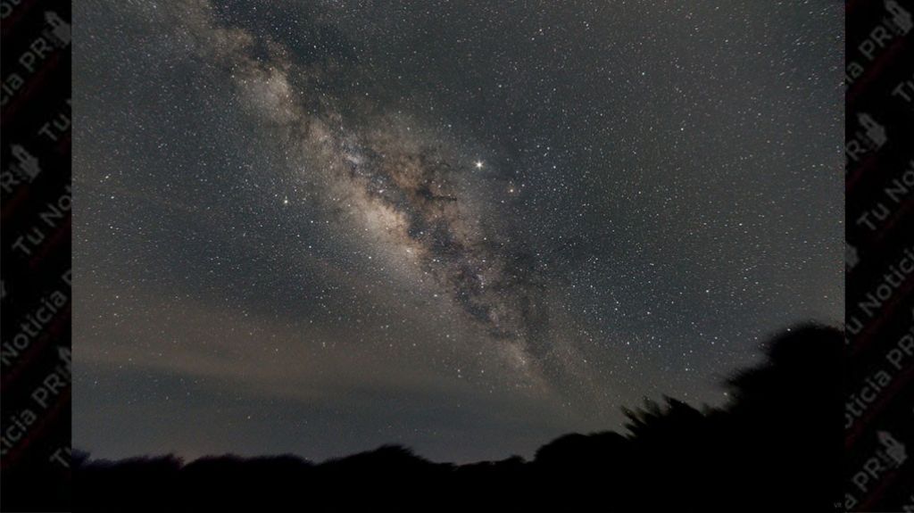  Captan espectacular imagen del centro de la V&iacute;a L&aacute;ctea desde la isla 