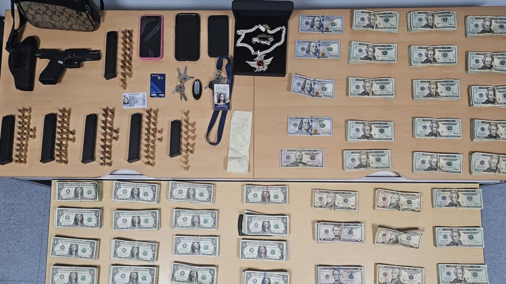  VIDEO:Arrestan a integrante de &ldquo;Anti Judas&ldquo; en Ponce, le ocupan arma y gran suma de dinero 