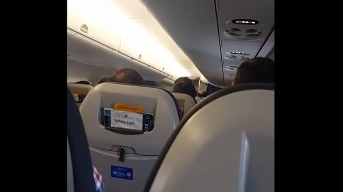 Video: Momento en que aviÃ³n aterriza de emergencia en San Antonio