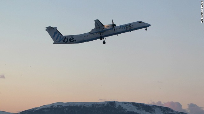 El brazo falso de un piloto se desprende durante el aterrizaje de un aviÃ³n