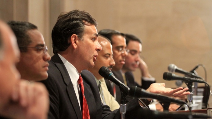 Bhatia alerta de peligro permitir gobernador P.Rico "gobernar por decreto"