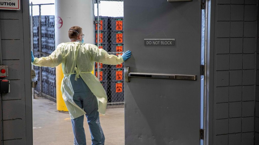  Nueva York confirma 758 decesos por covid-19 en una jornada 