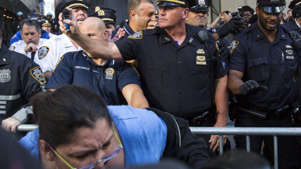  Detienen a 70 activistas medioambientales en protesta en Nueva York 