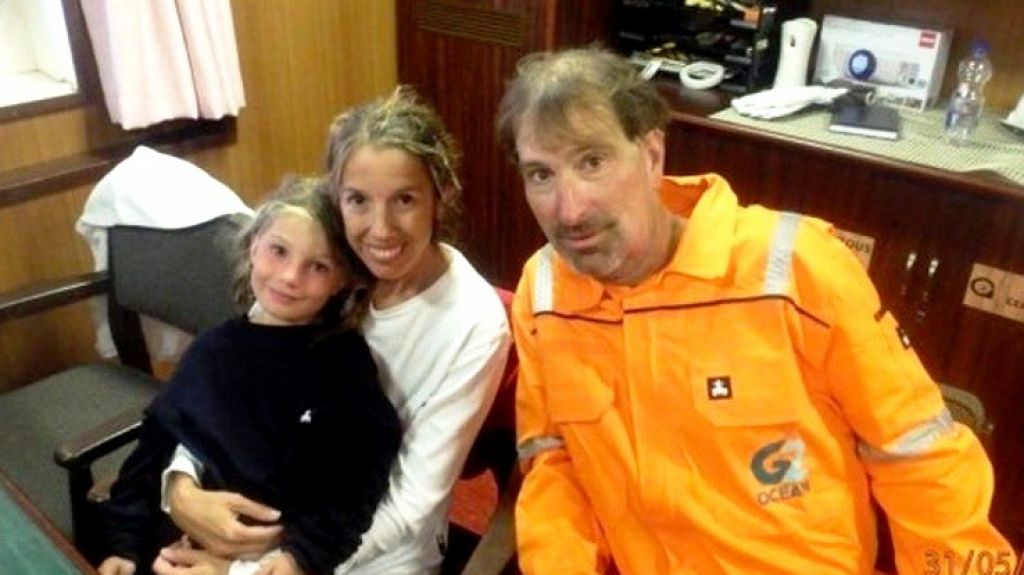  Guardia Costera trae a San Juan a familia estadounidense rescatada de velero volcado frente a las costas de Hait&iacute; 