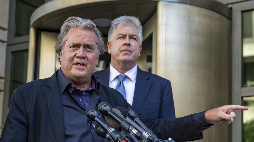  Exconsejero de Donald Trump será acusado de fraude, desvió millones de dólares de fondos 