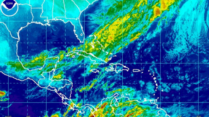 Tiempo mayormente seco y caluroso, pero playas del AtlÃ¡ntico registran oleaje picado...