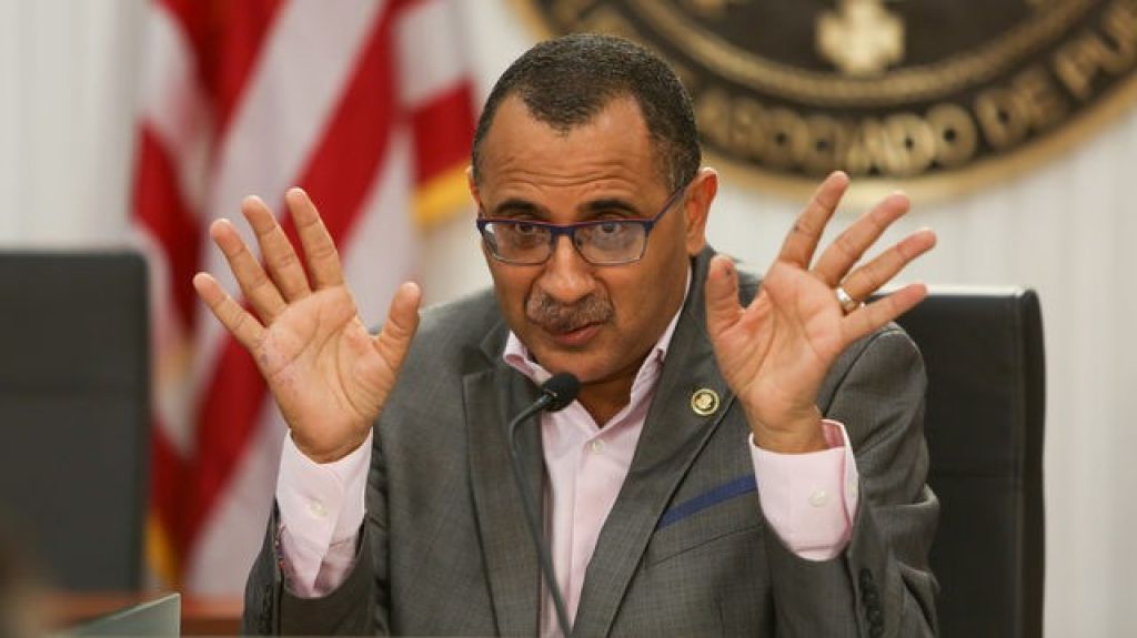  Comisi&oacute;n de &Eacute;tica recibe informe de ciudadanos sobre querella en contra de senador Abel Nazario 