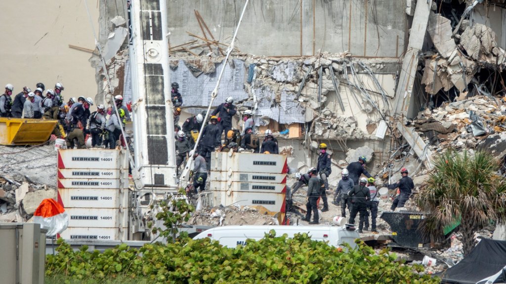  Van 18 cuerpos recuperados en Surfside y sigue la b&uacute;squeda entre mal tiempo 
