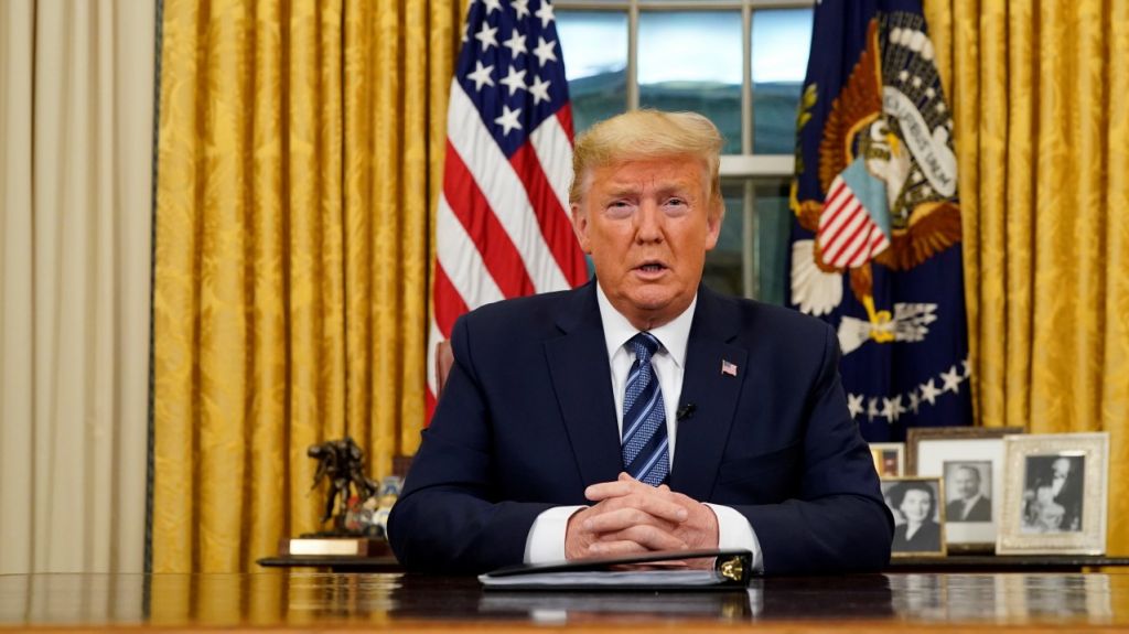  Trump suspende los viajes desde la UE a EE.UU. por 30 d&iacute;as por el coronavirus 