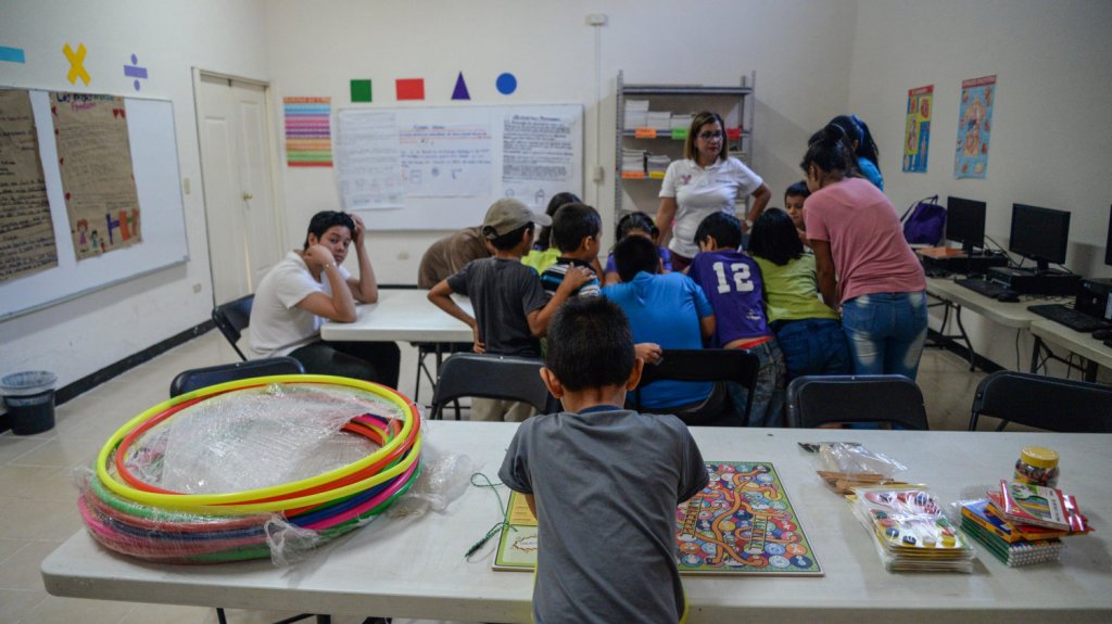  El Gobierno de Biden reactivar&aacute; centro para alojar a menores migrantes 