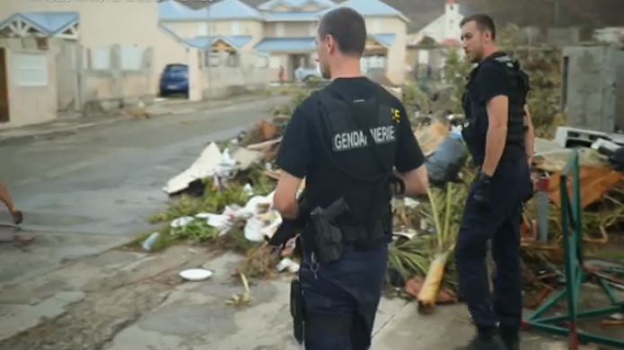 Video: Unos 2.000 policÃ­as franceses trabajan en San MartÃ­n tras el paso del huracÃ¡n Irma