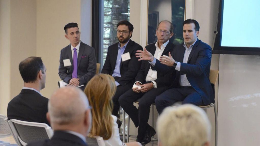  Rossell&oacute; Nevares se re&uacute;ne con ejecutivos de Facebook, Uber y Sunrun 