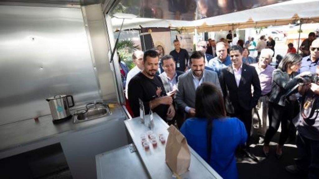  Jos&eacute; Aponte avala carretones a empresarios puertorrique&ntilde;os 