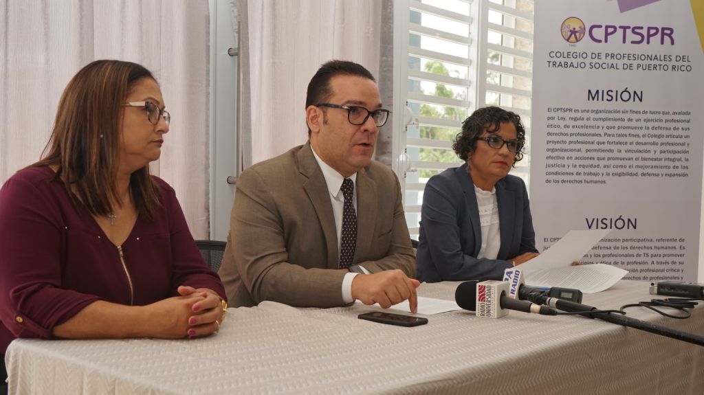  Rechazan reacomodo de plaza de Profesionales del Trabajo Social en Departamento de Educaci&oacute;n 