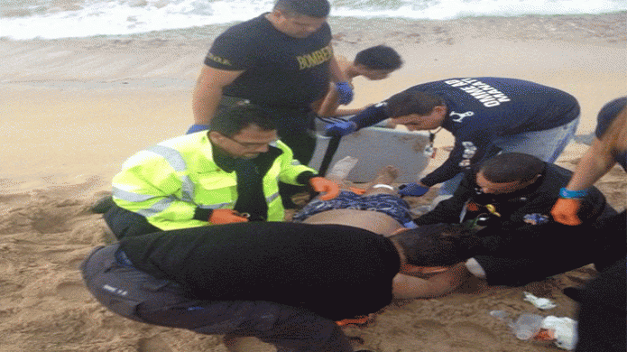 DOS JÃVENES TURISTAS SE LIBRAN DE MORIR AHOGADOS EN MAR CHIQUITA