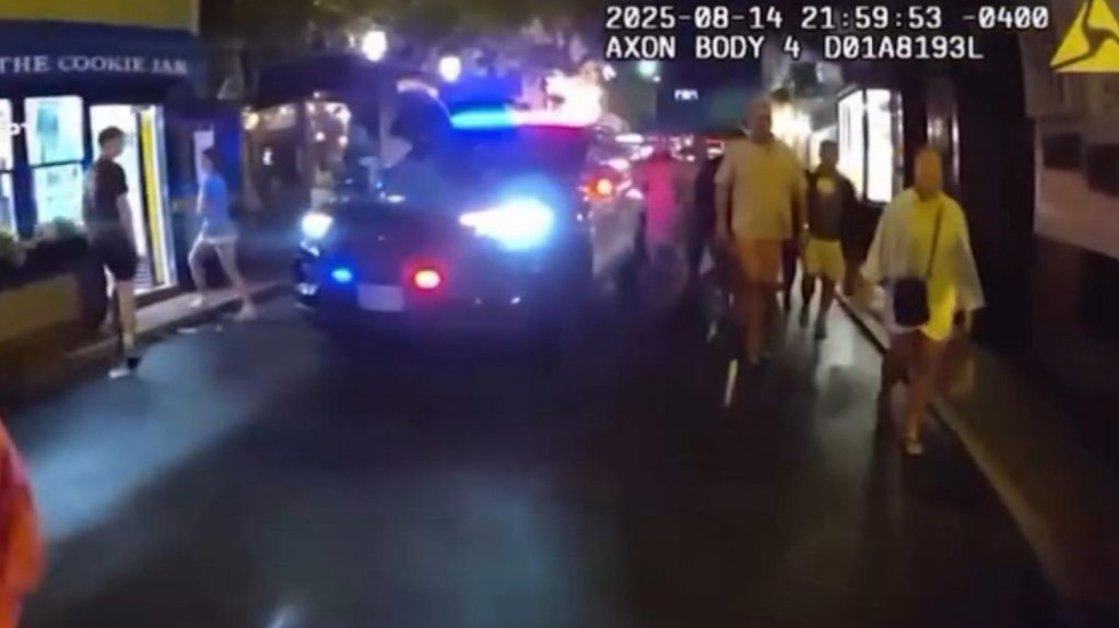 Policía publica video del momento en que arrestan una fiscal en Rhode Island 