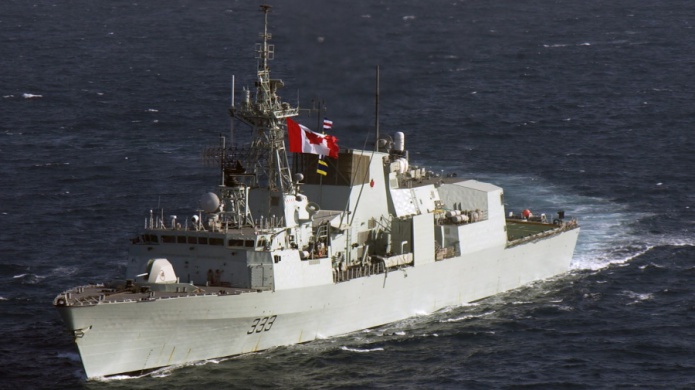 Un buque de guerra canadiense entra en el mar Negro