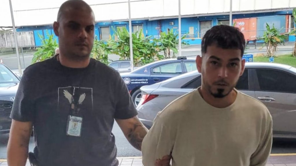  Video: Arrestan a Barbero que mat&oacute; a un hombre en negocio de Vega Alta 