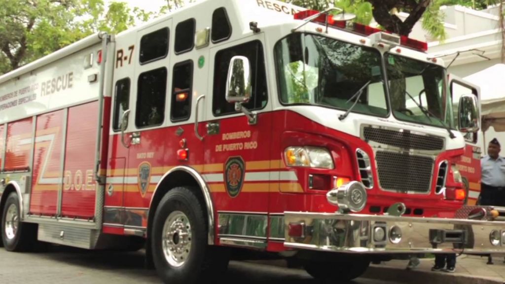  Restablecido el tr&aacute;nsito en la PR-52 en Caguas tras incendio &aacute;rea verde 