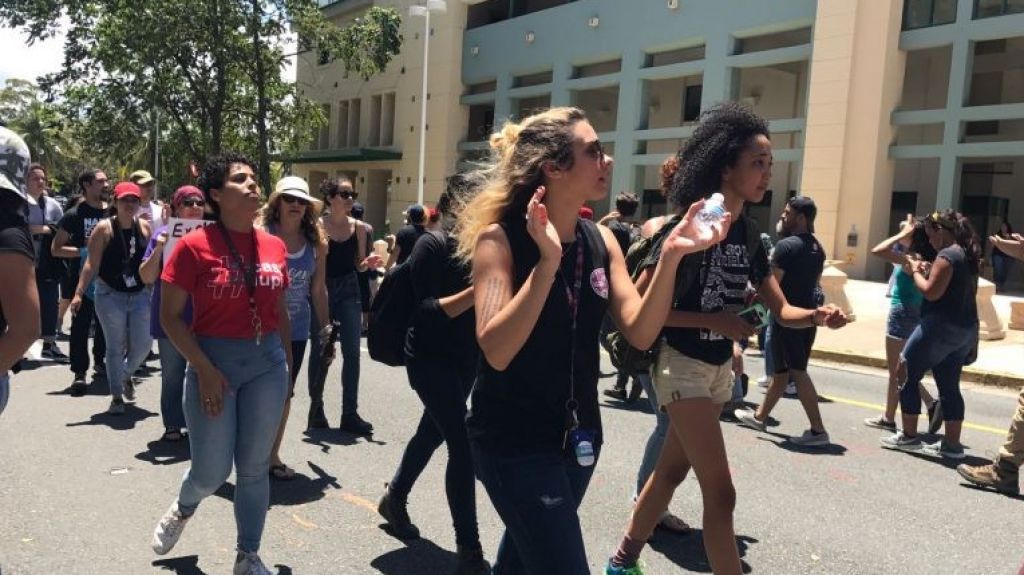  Estudiantes universitarios rechazan reforma educativa 