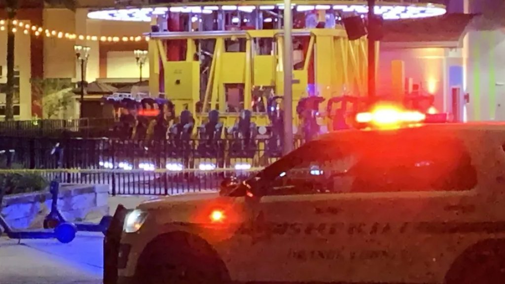  Publican video del momento en que un joven muere al caer de una machina en Orlando Florida 