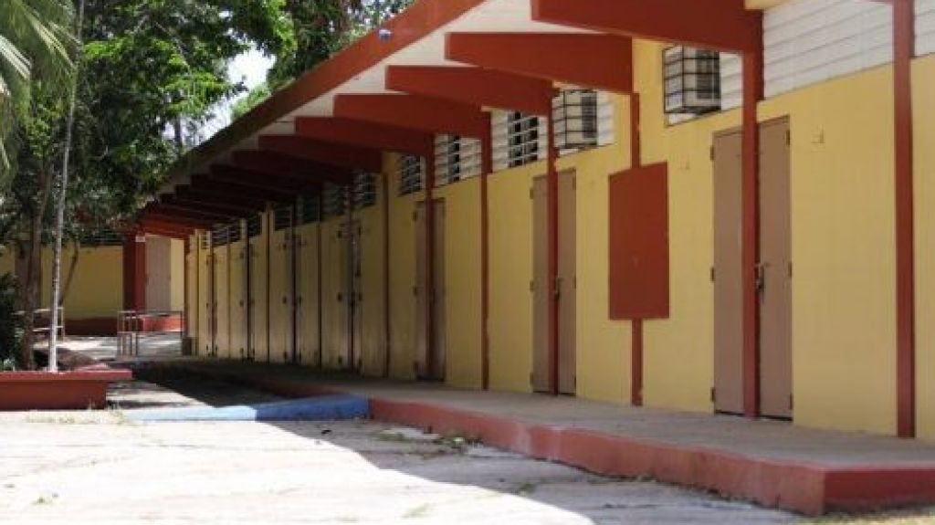 Vivienda reubica a damnificados para poder reabrir escuela de San Lorenzo