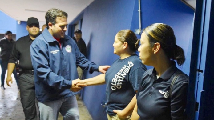 Para el gobernador la prioridad es recuperar las comunicaciones