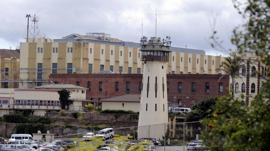  Suspenden a 30 funcionarios de una prisi&oacute;n de mujeres por abusos en Nueva Jersey 