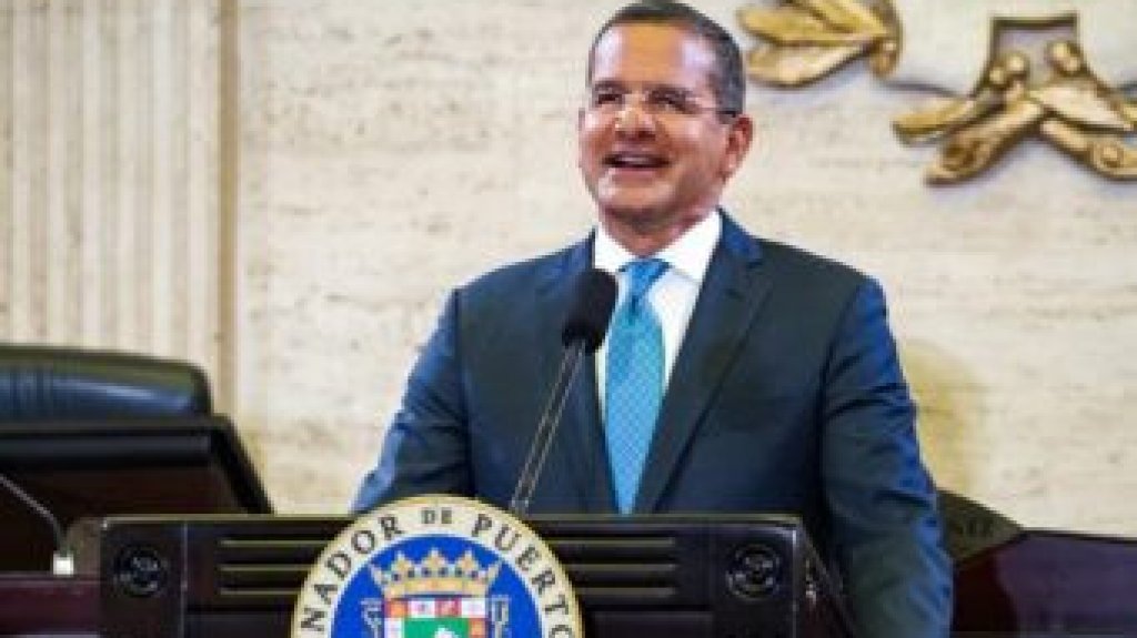  Pedro Pierluisi: “Nuestros maestros y maestras, directores escolares y otro personal docente recibieron su mayor aumento en la historia, $1,000 más al mes” 
