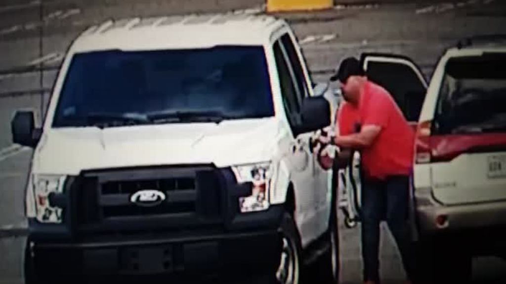  &ldquo;Caco&rdquo; queda grabado robando en una Guagua estacionada en centro comercial del &aacute;rea metro 