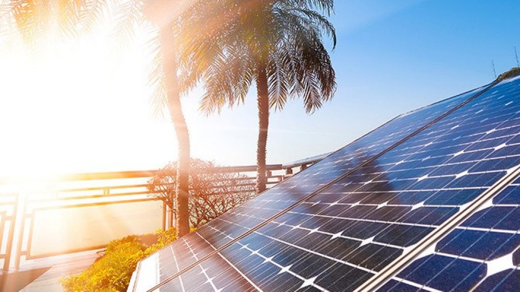  Simposio sobre el futuro de energ&iacute;a solar en el RUM 