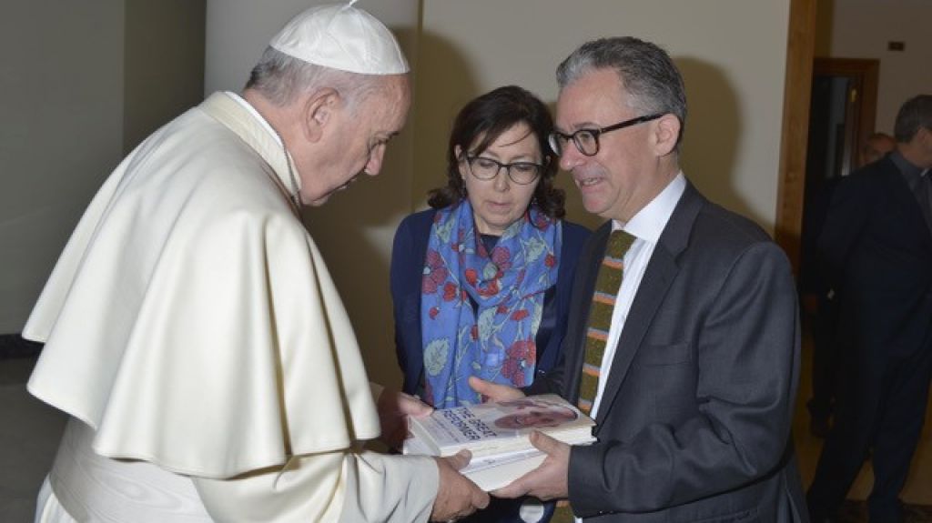  Bi&oacute;grafo de Papa Francisco compartir&aacute; sus experiencias en P.R. 